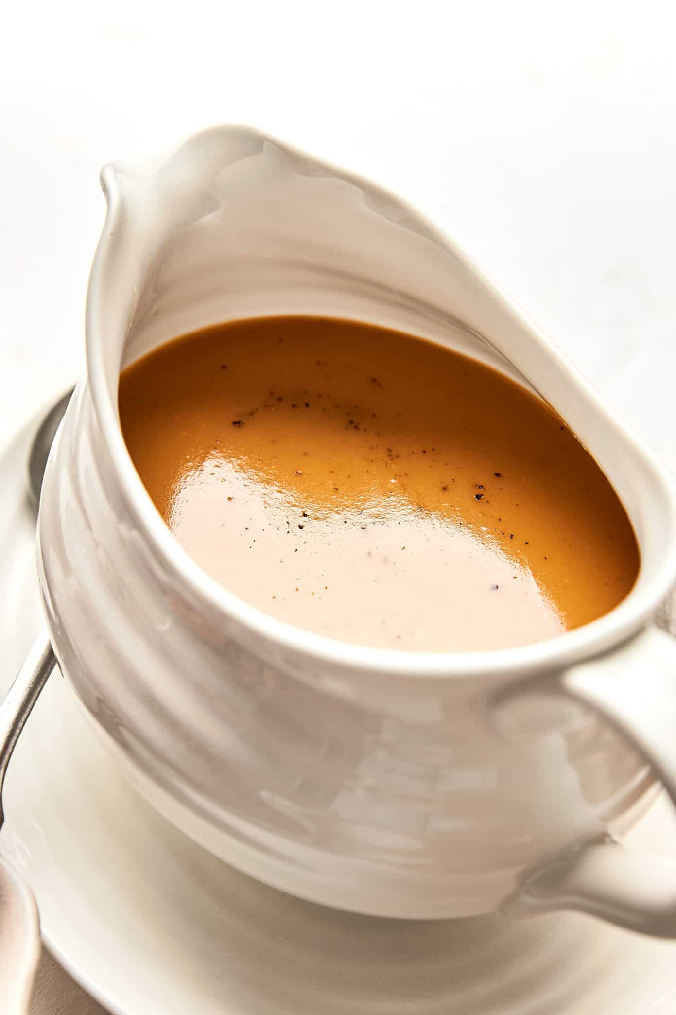 Easy Turkey Gravy: Delicious & Quick from Pan Drippings